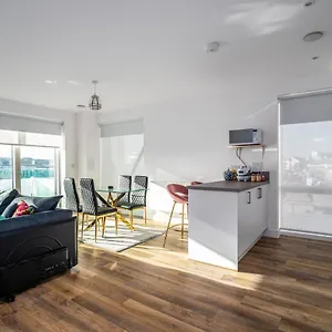 https://guestready-gorgeous-bright-2br-apartment-in-greenwich.brighton-hotels-england.com